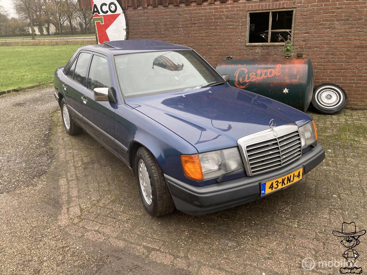 MERCEDES-BENZ 300 E