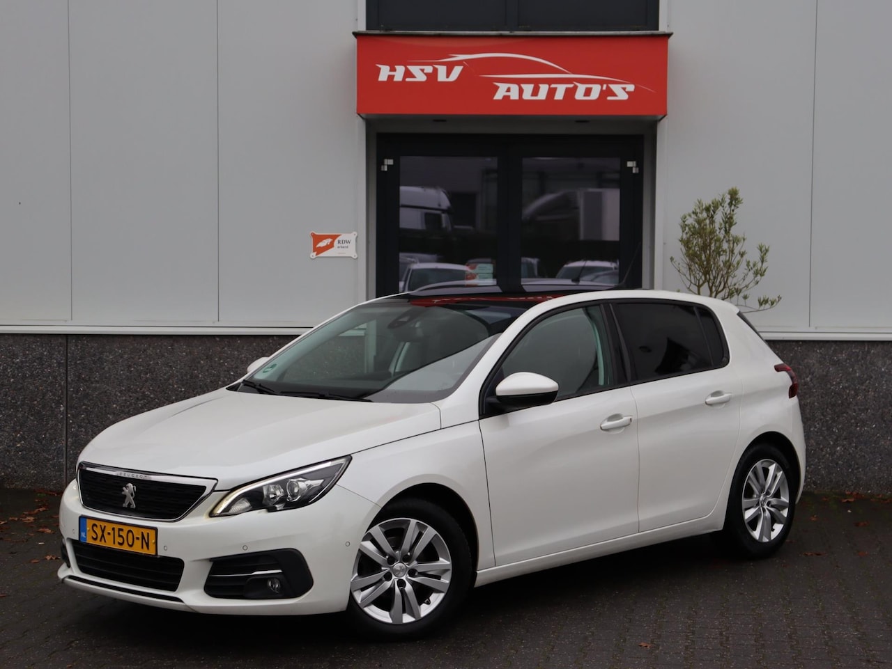 Peugeot 308 - 1.2 PureTech Blue Lease Executive navi xenon cruise - AutoWereld.nl