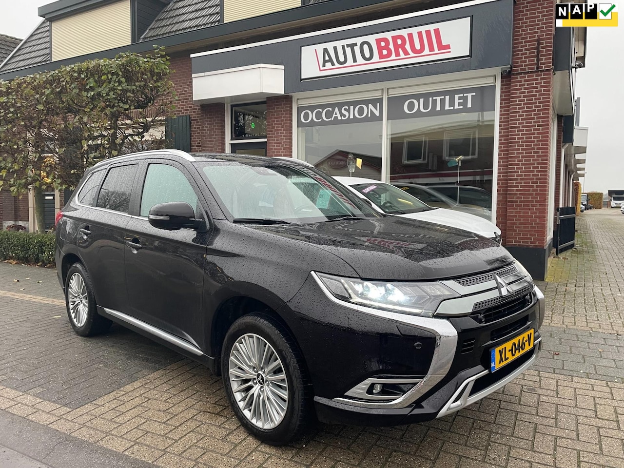 Mitsubishi Outlander - 2.4 PHEV Instyle NL-auto| Leder|Schuifd.|Trekh.|Stoelverw.|etc - AutoWereld.nl