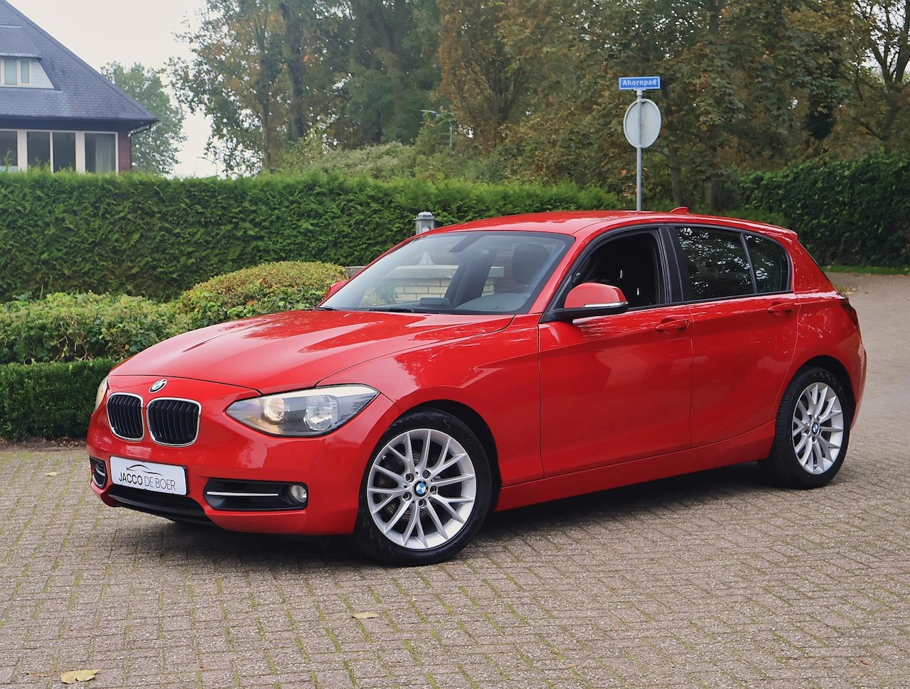 BMW 1-serie - 116i Sportstoelen/M-Sportchassis/Bluetooth/Stoelverw. - AutoWereld.nl