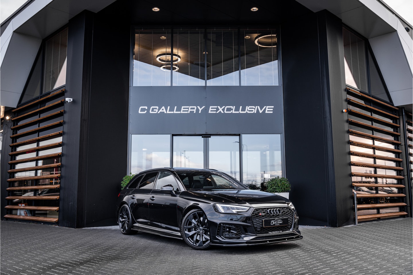 Audi RS4 - Avant 2.9 TFSI quattro - Panorama | B&O | Carbon | Alcantara | Massage | Memory - AutoWereld.nl