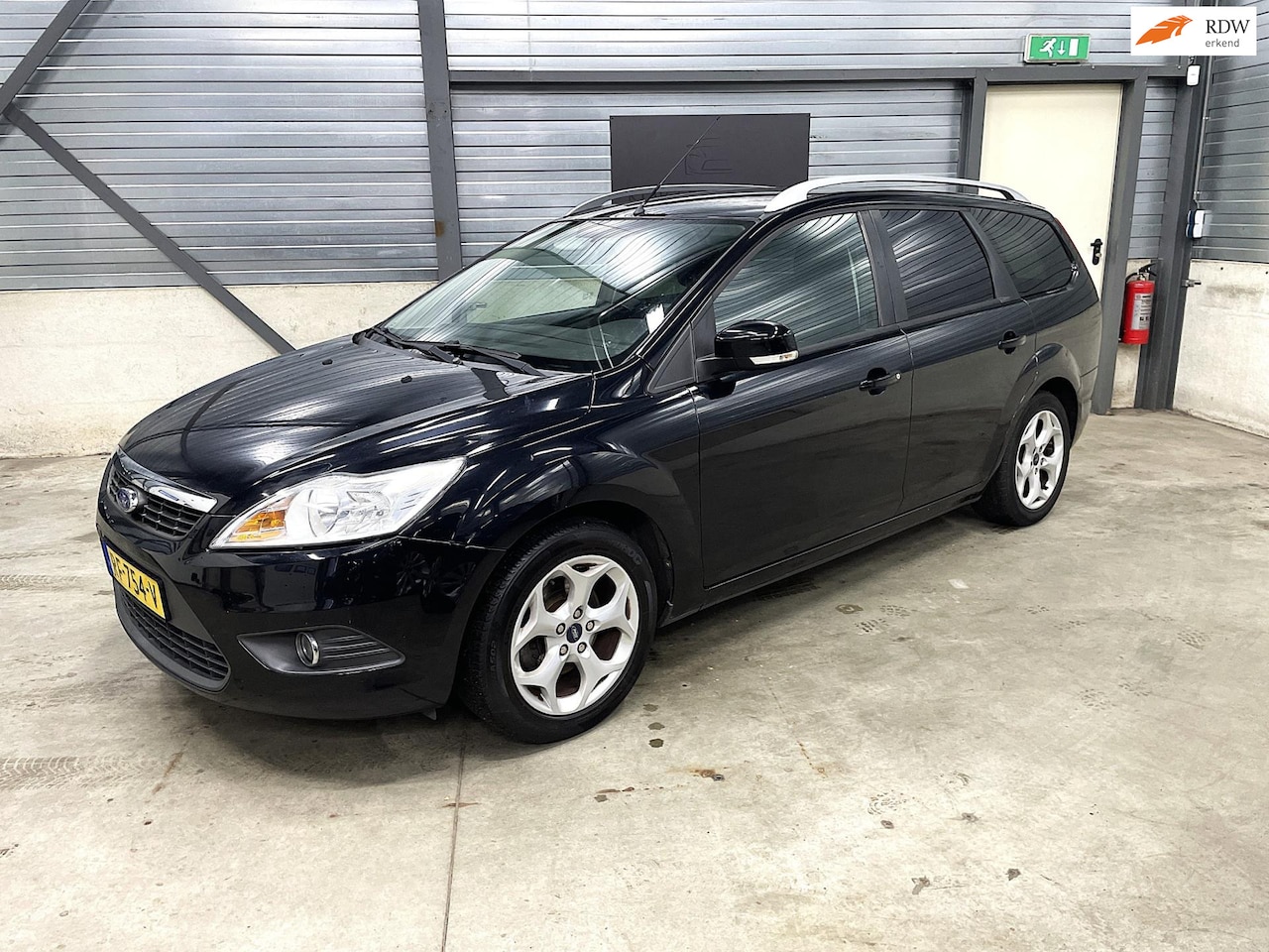 Ford Focus Wagon - 1.6 Comfort trekhaak nieuwe distributie APK - AutoWereld.nl