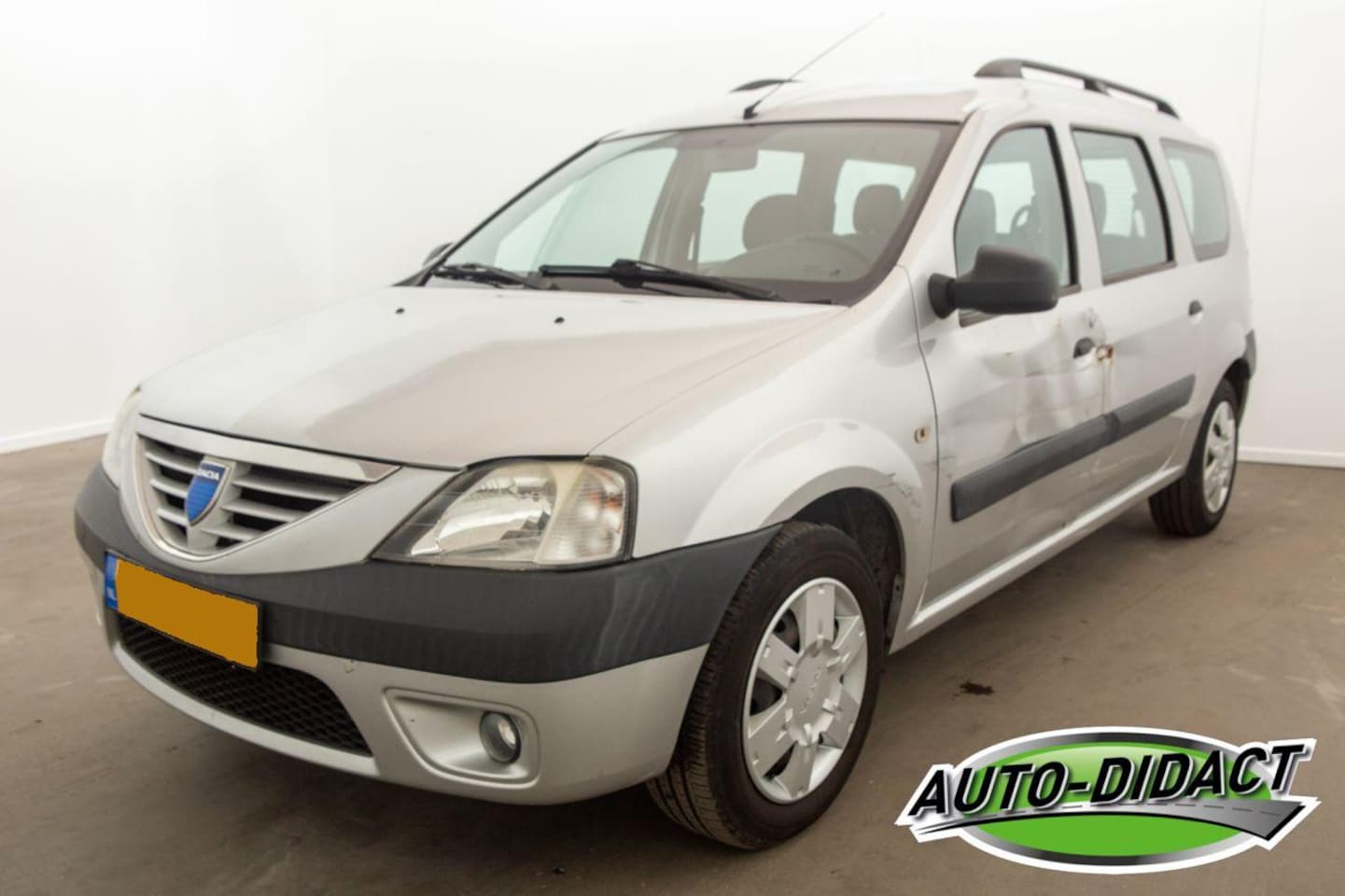 Dacia Logan - 1.6 Lauréate 1.6 Lauréate - AutoWereld.nl