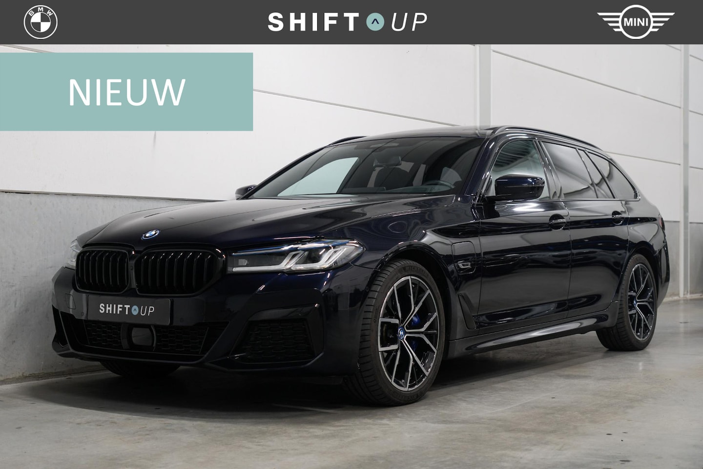 BMW 5-serie Touring - 530e xDrive M-Sport | Panoramadak | Harman Kardon | Head Up | Laser - AutoWereld.nl