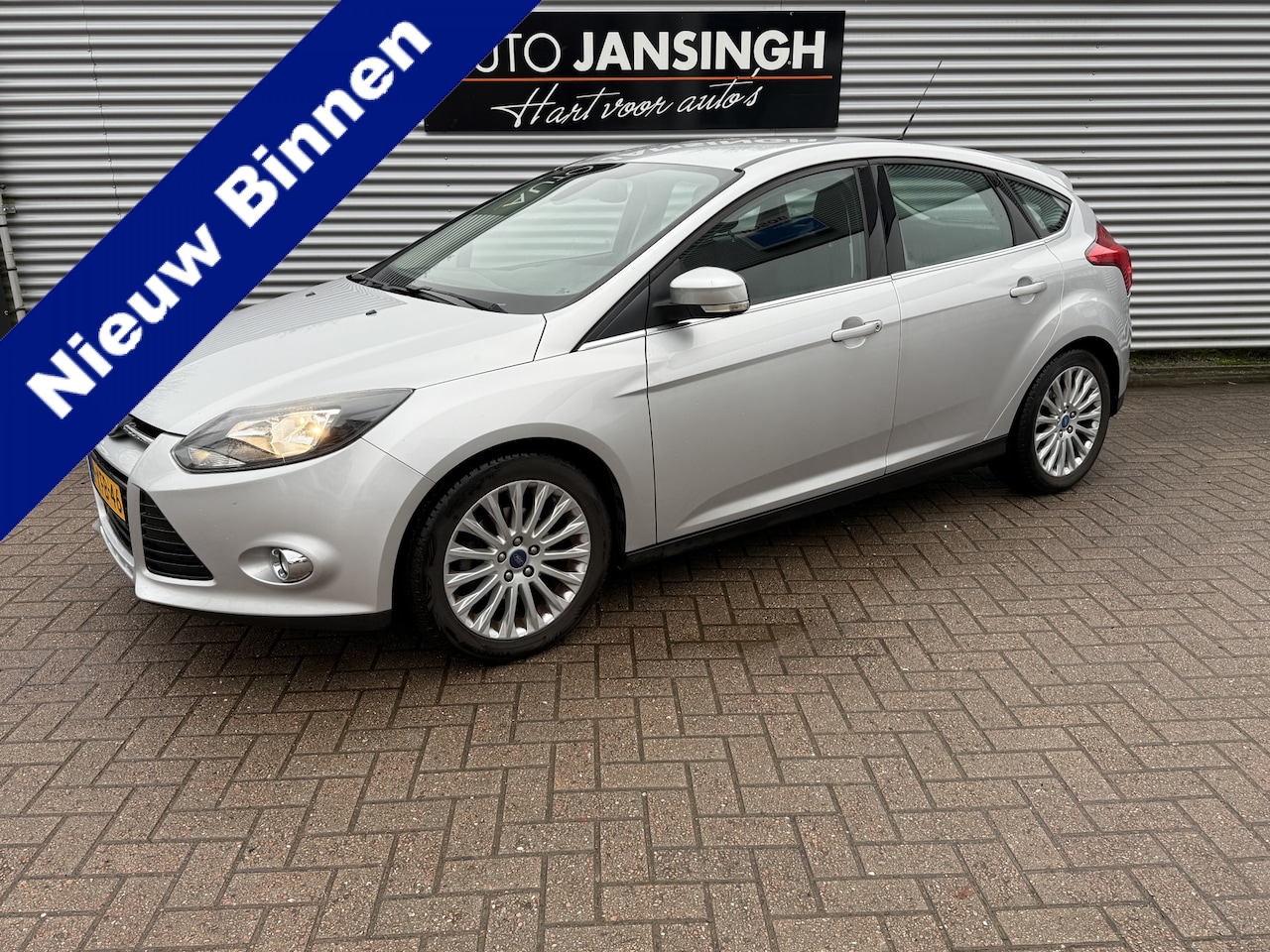 Ford Focus - 1.0 EcoBoost Titanium | Clima | PDC | Verwarmde Voorruit | Bluetooth | LM Velgen | Navigat - AutoWereld.nl