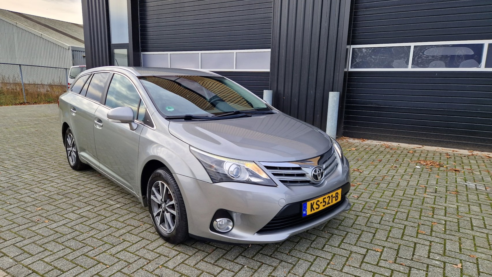 Toyota Avensis Wagon - 1.8 VVTi Business Automaat - AutoWereld.nl