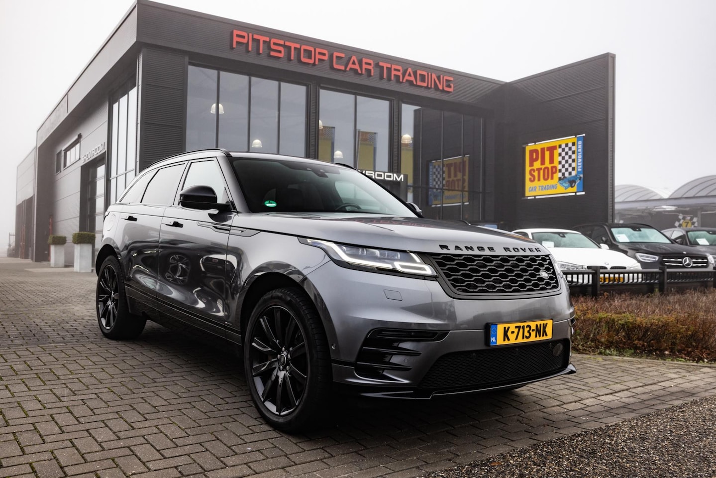 Land Rover Range Rover Velar - 2.0 P300 Turbo AWD R-Dynamic HSE, 301 PK, Trekhaak! - AutoWereld.nl
