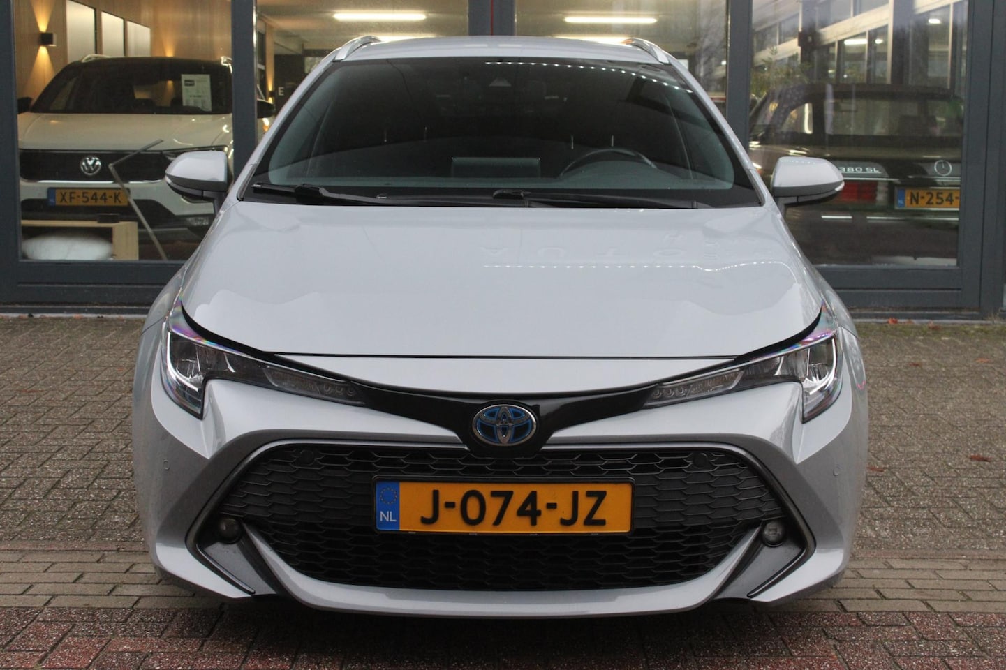 Toyota Corolla Touring Sports - 1.8 Hybrid Active | Trekhaak | Camera | Adaptive Cruise | Carplay | Parkeersensoren | Keyl - AutoWereld.nl