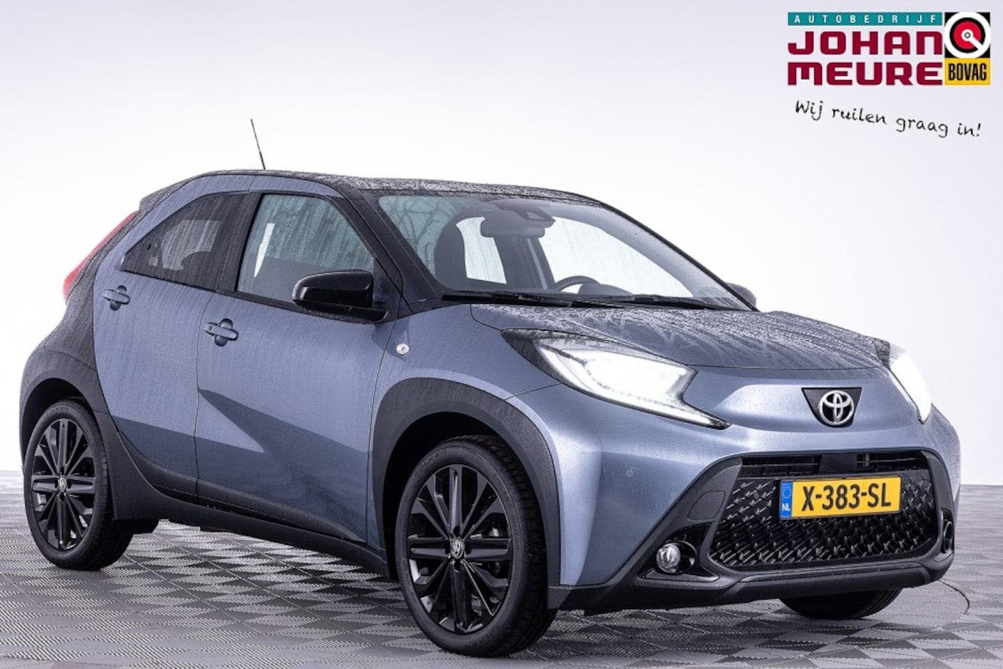 Toyota Aygo - 1.0 VVT-i S-CVT Premium Automaat | Half LEDER | ECC | VELGEN - AutoWereld.nl
