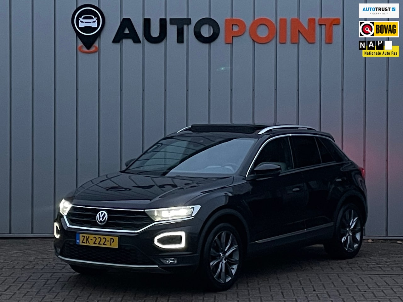Volkswagen T-Roc - 2.0 TSI 4Motion Sport PANO VIRTUAL TREKHAAK - AutoWereld.nl