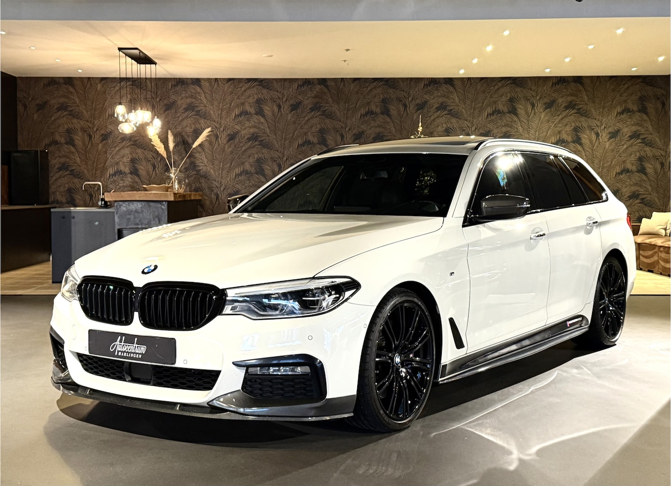 BMW 5-serie Touring - 540d xDrive I M-pakket I Carbon I Pano - AutoWereld.nl