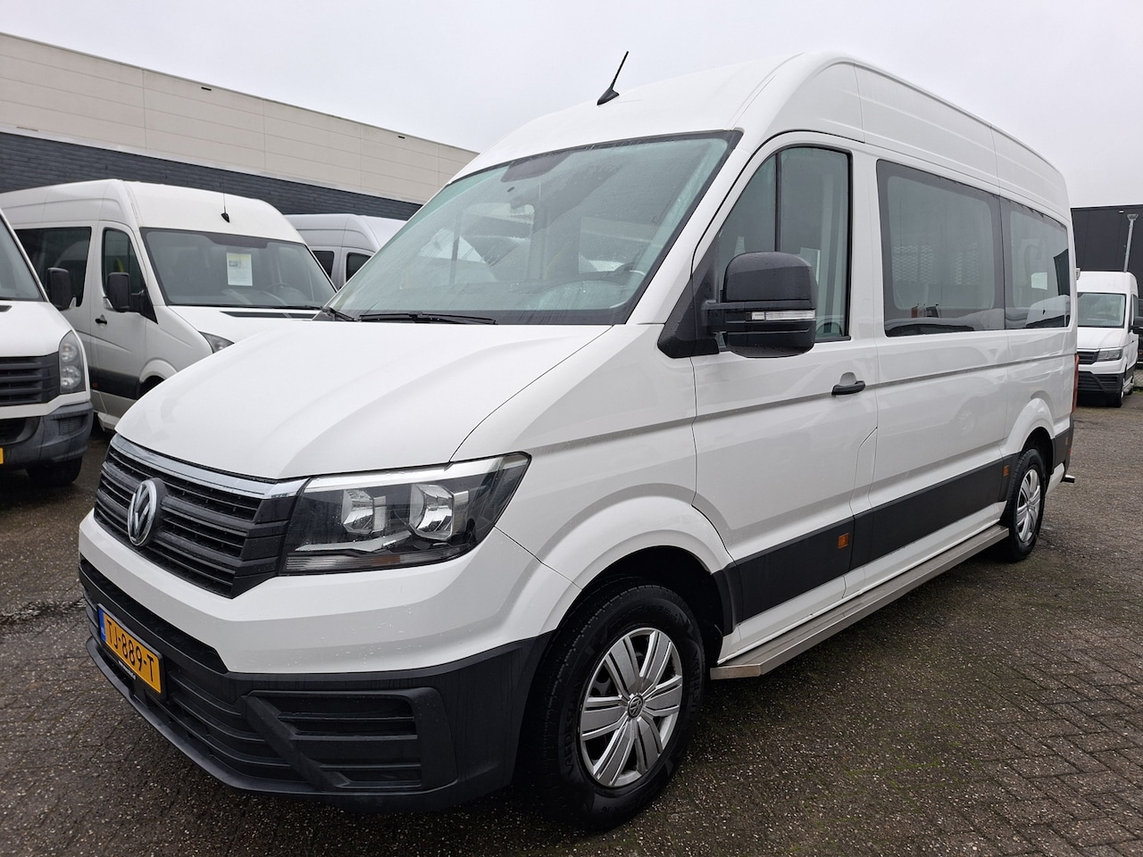 Volkswagen Crafter - 2.0TDI 14995.- INCL BTW ROLSTOELVERVOER LIFT 9-PERSOONS 102PK - AutoWereld.nl