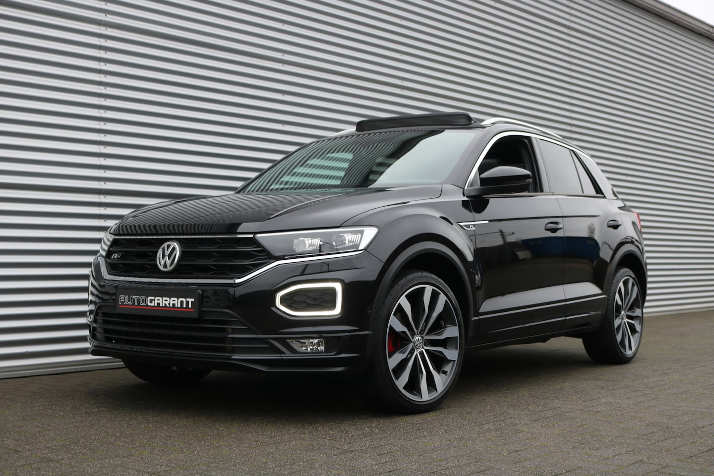 Volkswagen T-Roc - 2.0 TSI 4Motion R-Line 2.0 TSI 4Motion R-Line (Panoramadak VirtualCockpit Carplay Sportinterieur Full-Led Trekhaa - AutoWereld.nl