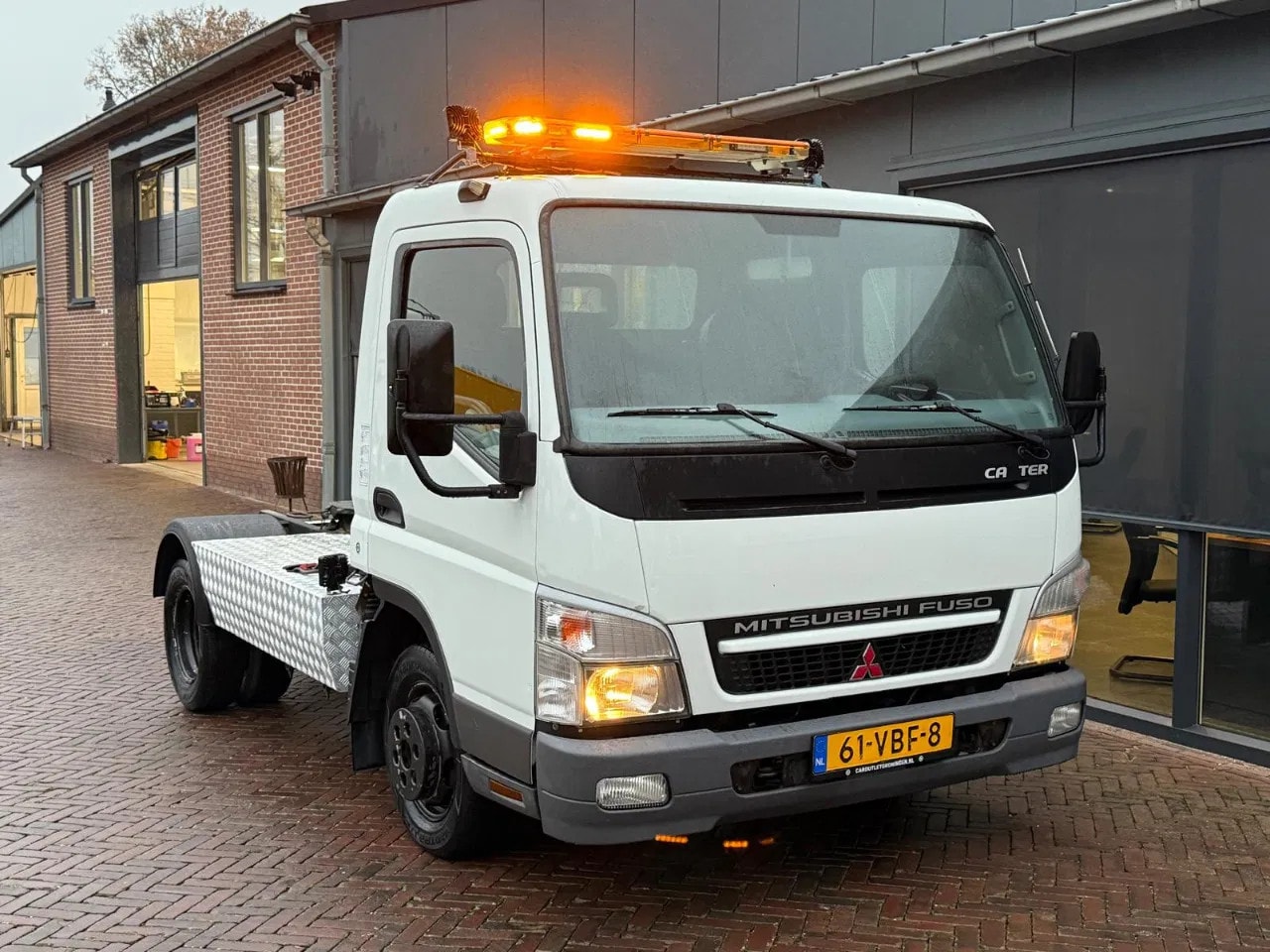 Mitsubishi Canter - Be Trekker 9 Ton Totaal Gewicht Zwaailicht NAP - AutoWereld.nl