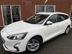 Ford Focus Wagon - 1.0 EBH Tr Ed. bns TREKHAAK / CAMERA / CLIMA / NAVI / DAB+ / CAR