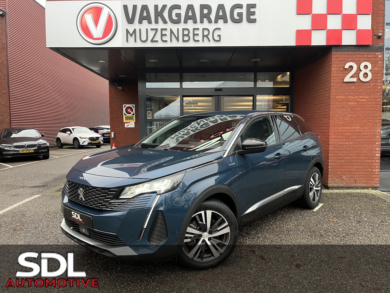 Peugeot 3008 - 1.6 HYbrid 225 Allure 1e EIGENAAR // DODEHOEK // HALF LEDER // CAMERA+SENSOREN // NAVI+CAR - AutoWereld.nl