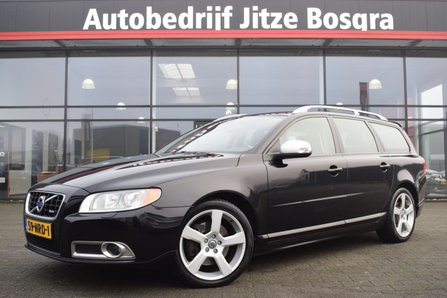 Volvo V70 - 2.0T 200pk R-Design Zwart Leder | Xenon | High Performance Sound | Full Map Navi | Trekhaa - AutoWereld.nl