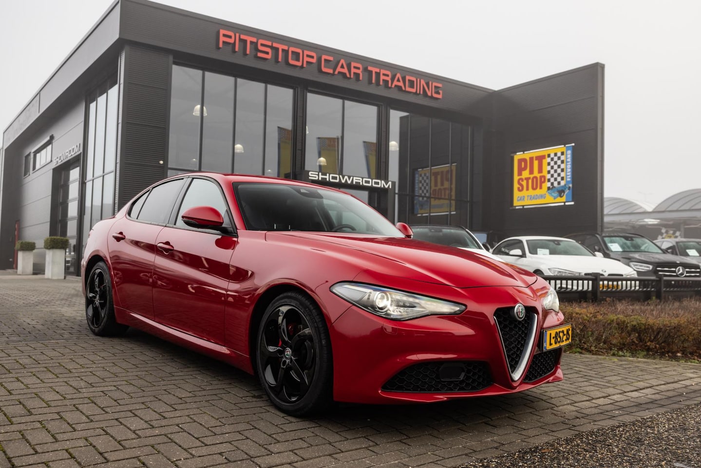 Alfa Romeo Giulia - 2.0T Super 2.0T Super, 200 PK, LED, Navi, Cruise, Black pack - AutoWereld.nl