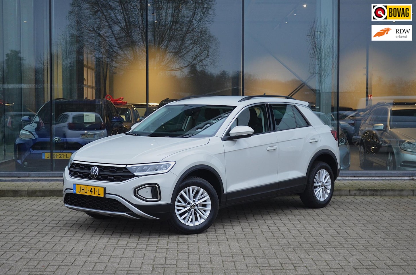 Volkswagen T-Roc - 1.0 TSI Life | Stoelverwarming | PDC | Carplay - AutoWereld.nl