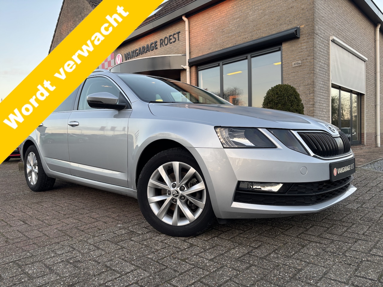 Skoda Octavia Combi - 1.0 TSI Upgrade Business Edition Trekhaak / Navigatiesysteem / Stoelverwarming - AutoWereld.nl