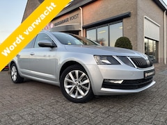 Skoda Octavia Combi - 1.0 TSI Upgrade Business Edition Trekhaak / Navigatiesysteem / Stoelverwarming