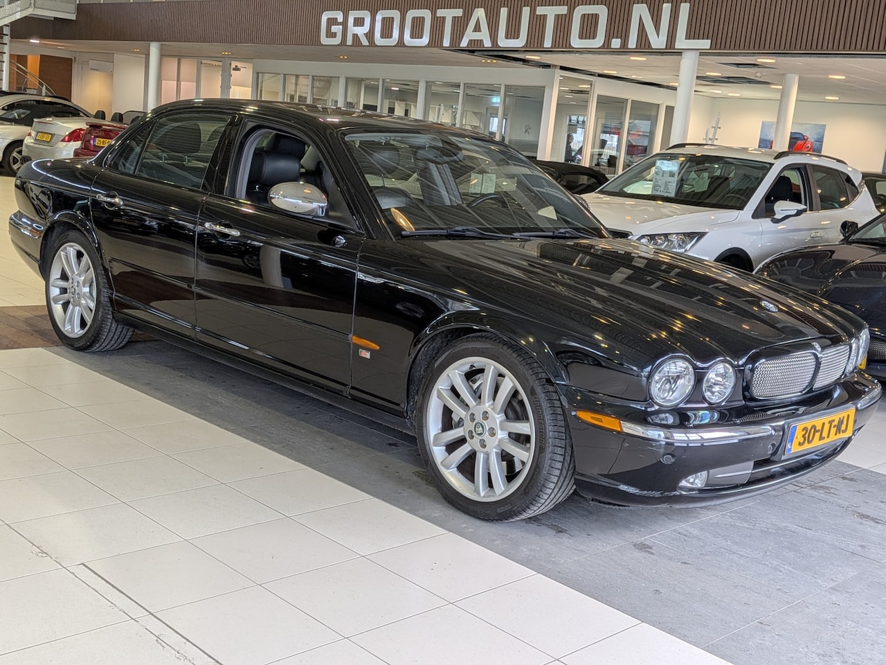 Jaguar XJR - 4.2 V8 S/C Automaat 396pk Leer, Airco, Cruise control, Stoelverwarming, Youngtimer - AutoWereld.nl