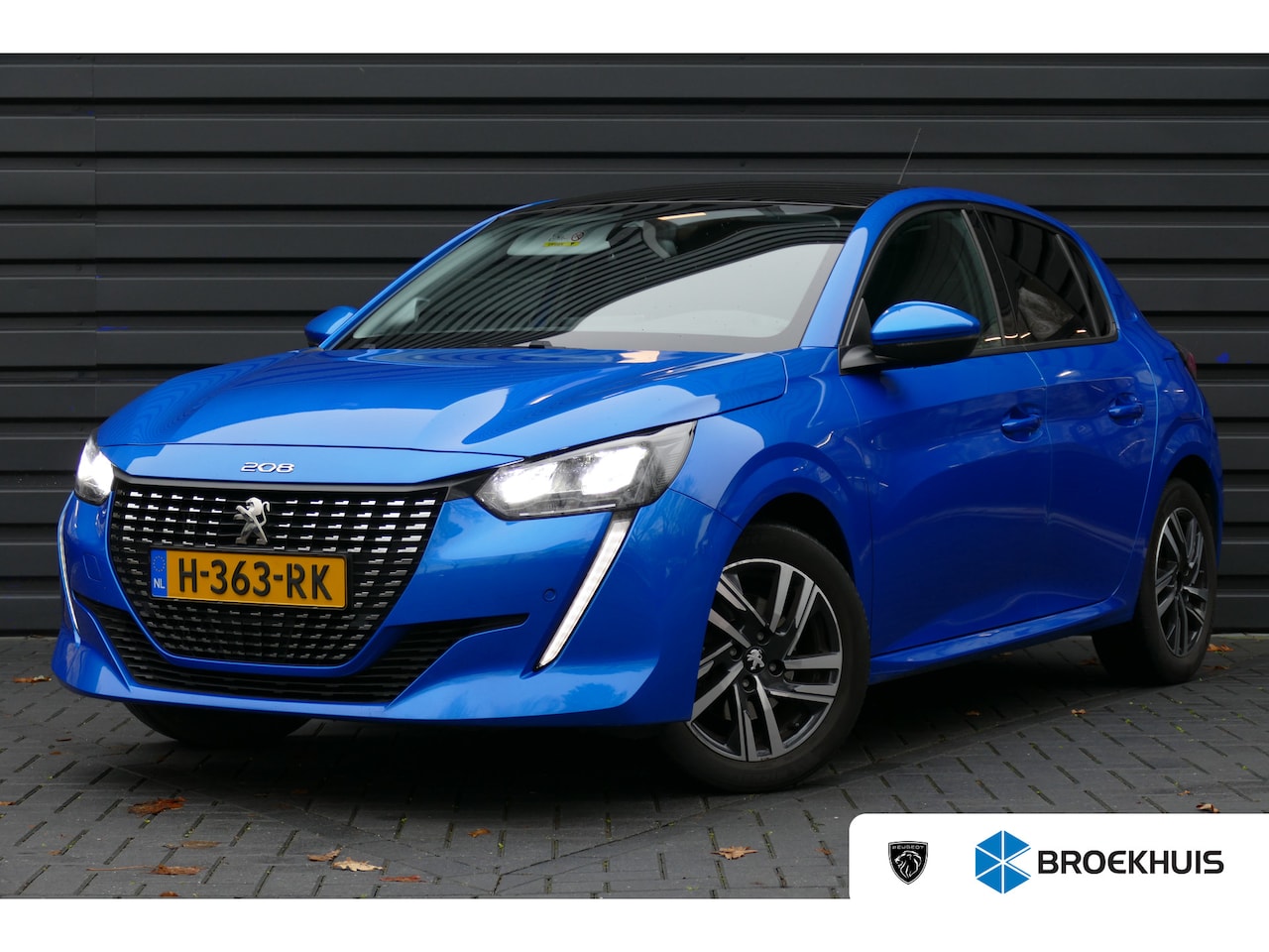 Peugeot 208 - 1.2 PURETECH 100PK 5-DRS ALLURE / NAVI / LED / PDC / 16"LMV / CAMERA / PANO.DAK / BLUETOOT - AutoWereld.nl