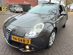 Alfa Romeo Giulietta - 1.4 T Distinctive 2011 automaat pano