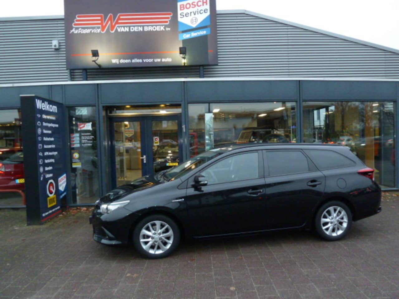 Toyota Auris Touring Sports - 1.8 Hybrid Touring Sport136pk CVT Business - AutoWereld.nl