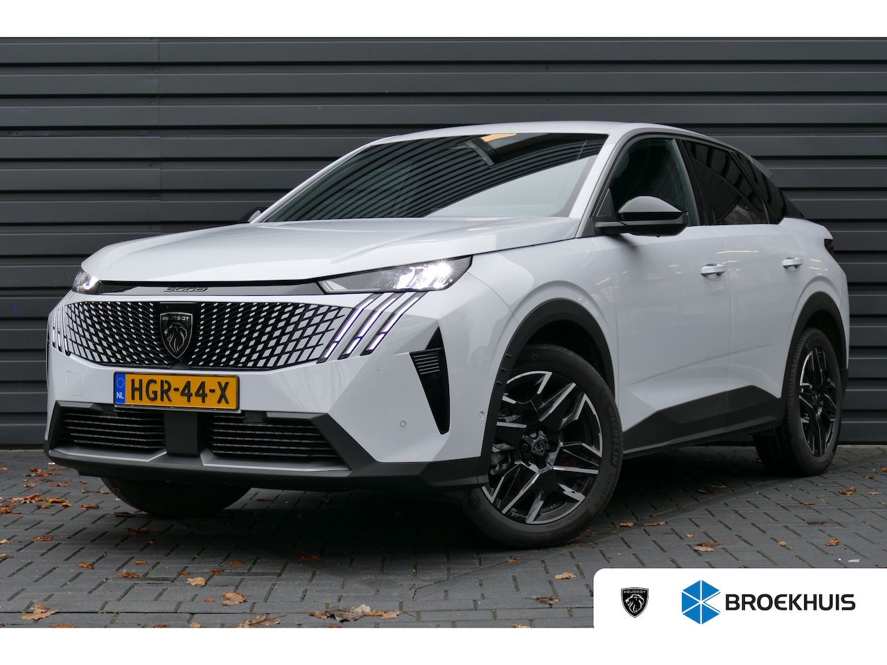 Peugeot 3008 - 1.2 HYBRID 136PK ALLURE AUTOMAAT / NAVI / CLIMA / PDC / 19"LMV / CAMERA / TREKHAAK / KEYLE - AutoWereld.nl