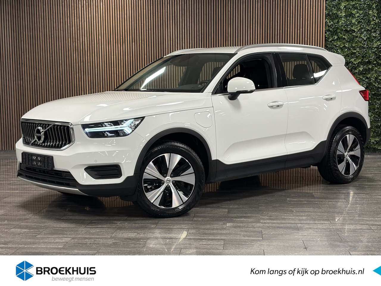 Volvo XC40 - T4 Recharge Inscription | Parkeercamera | Cruise Control | Keyless Drive | Parkeersensoren - AutoWereld.nl