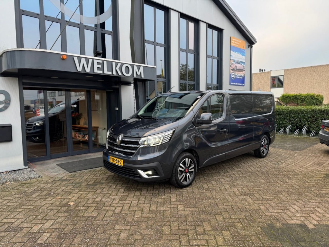 Renault Trafic - Automaat L2 150PK Lang, 3-pers, Navi, camera, pdc, schuifdeur, Topstaat! - AutoWereld.nl