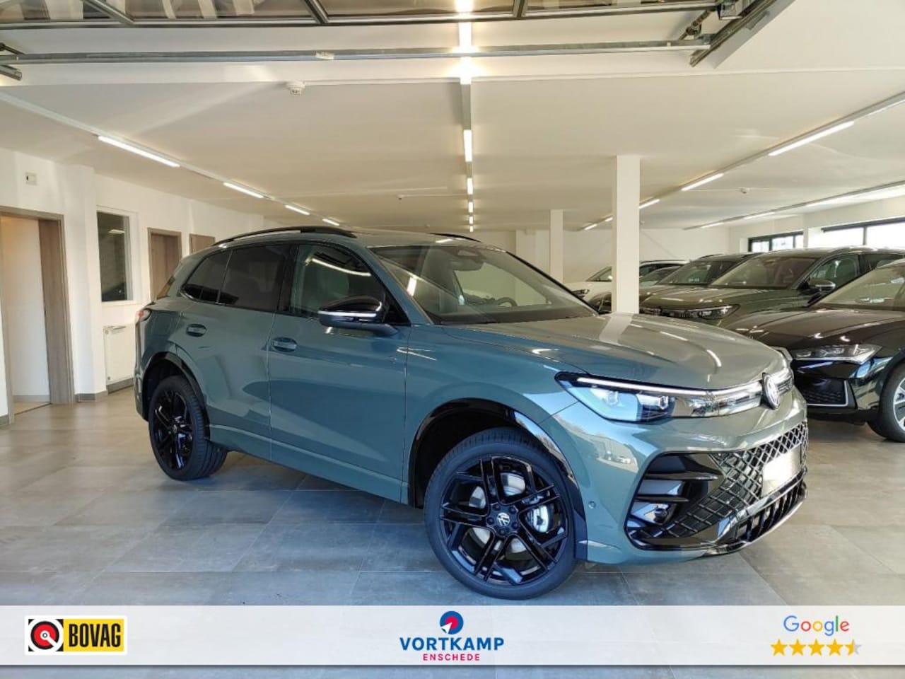 Volkswagen Tiguan - 1.5 TSI E-HYBRID R-LINE PANO-DAK/TREKHAAK/CAMERA/LEDER/MEMORY/HUD - AutoWereld.nl