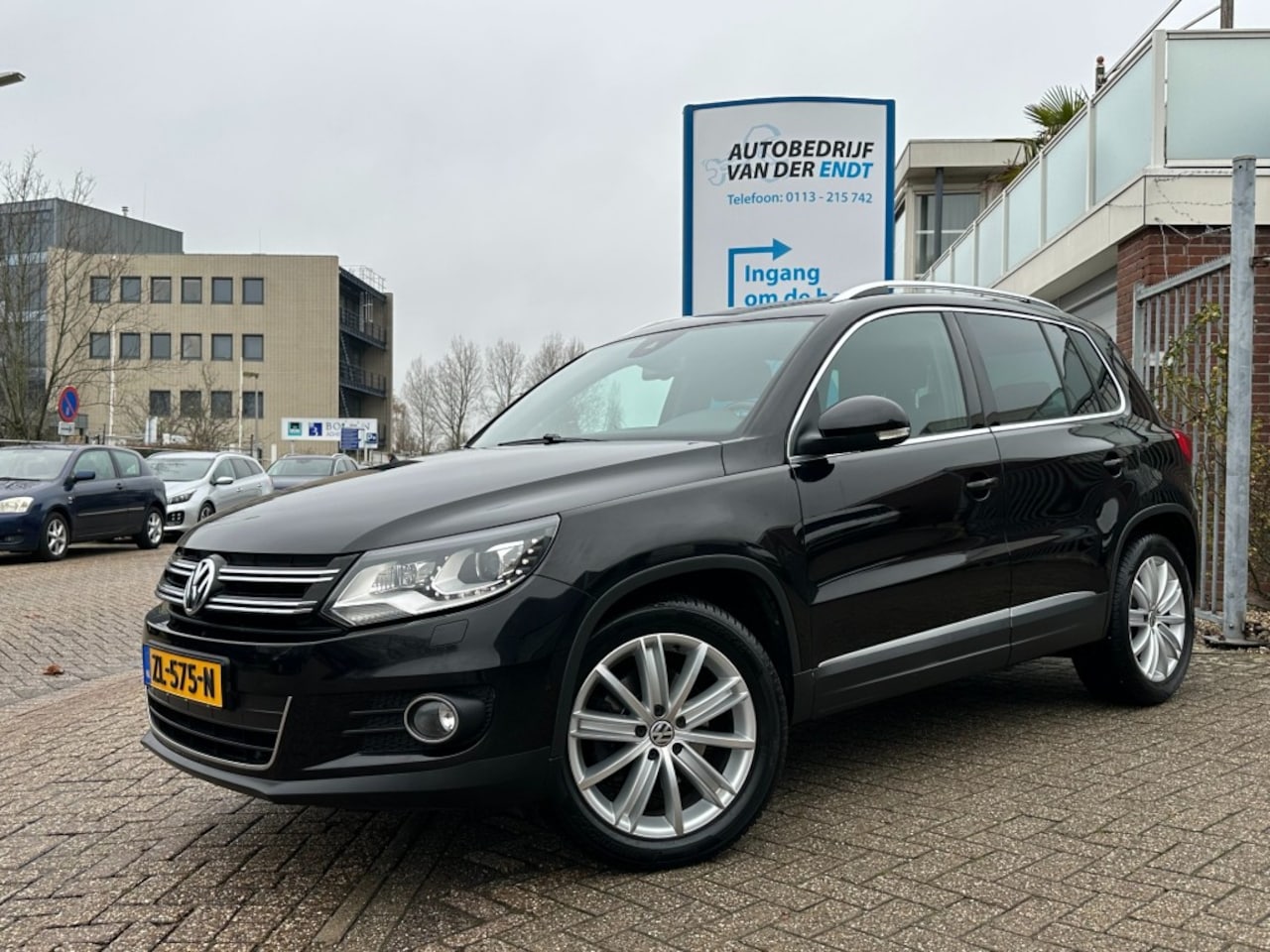 Volkswagen Tiguan - 1.4 TSI Connected Series  Trekhaak  Camera  Xenon  Stoelverwarming - AutoWereld.nl