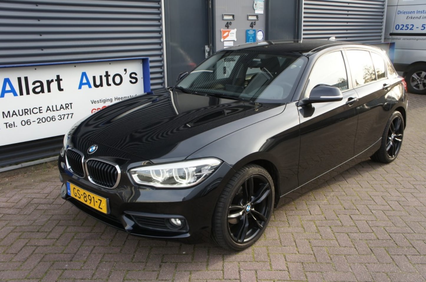 BMW 1-serie - 118i Automaat/ Navigatie / 5-deurs - AutoWereld.nl