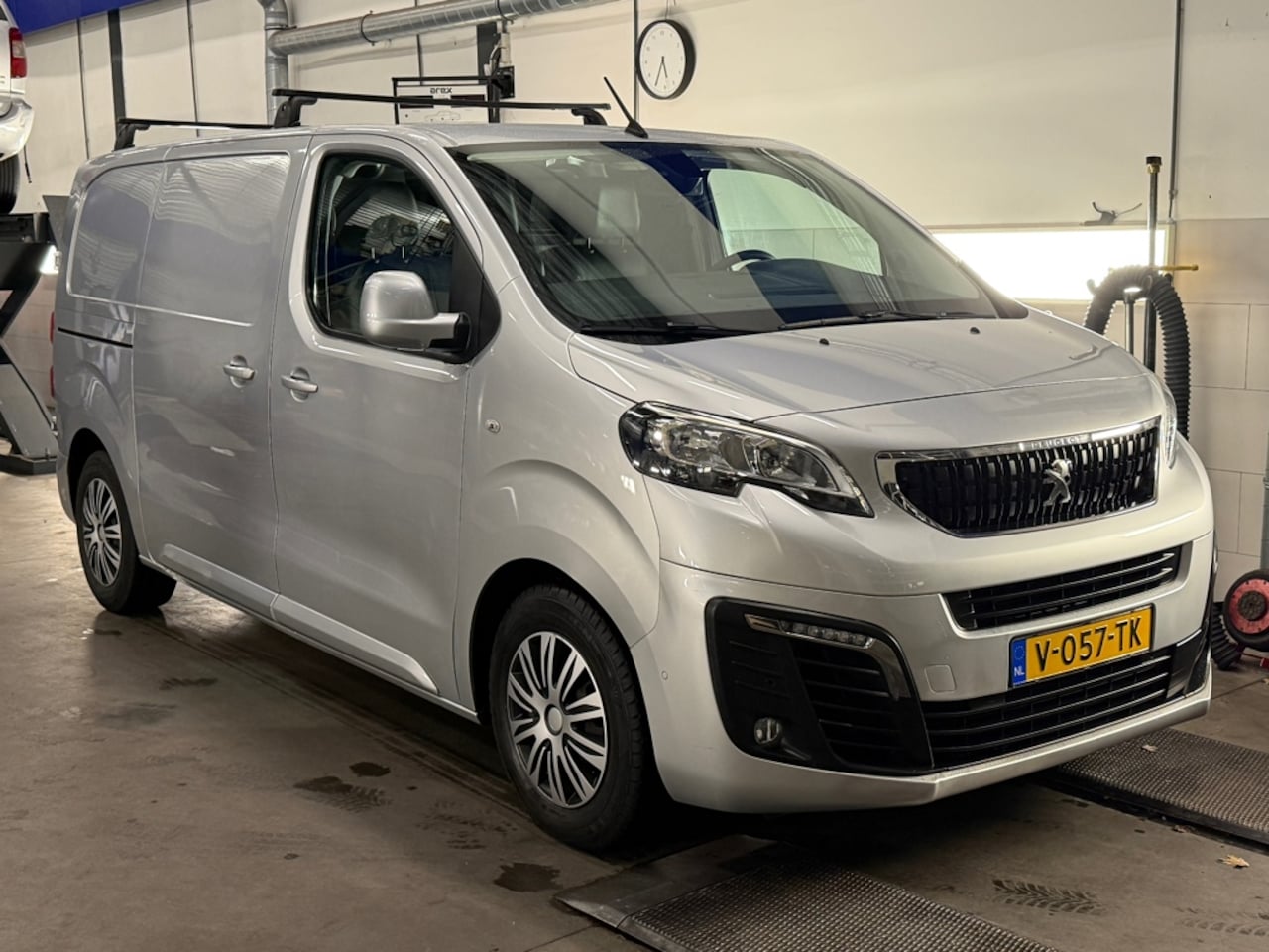 Peugeot Expert - 227S 2.0 BlueHDI 180 - AUT - CARPLAY - APK - BEURT - AutoWereld.nl