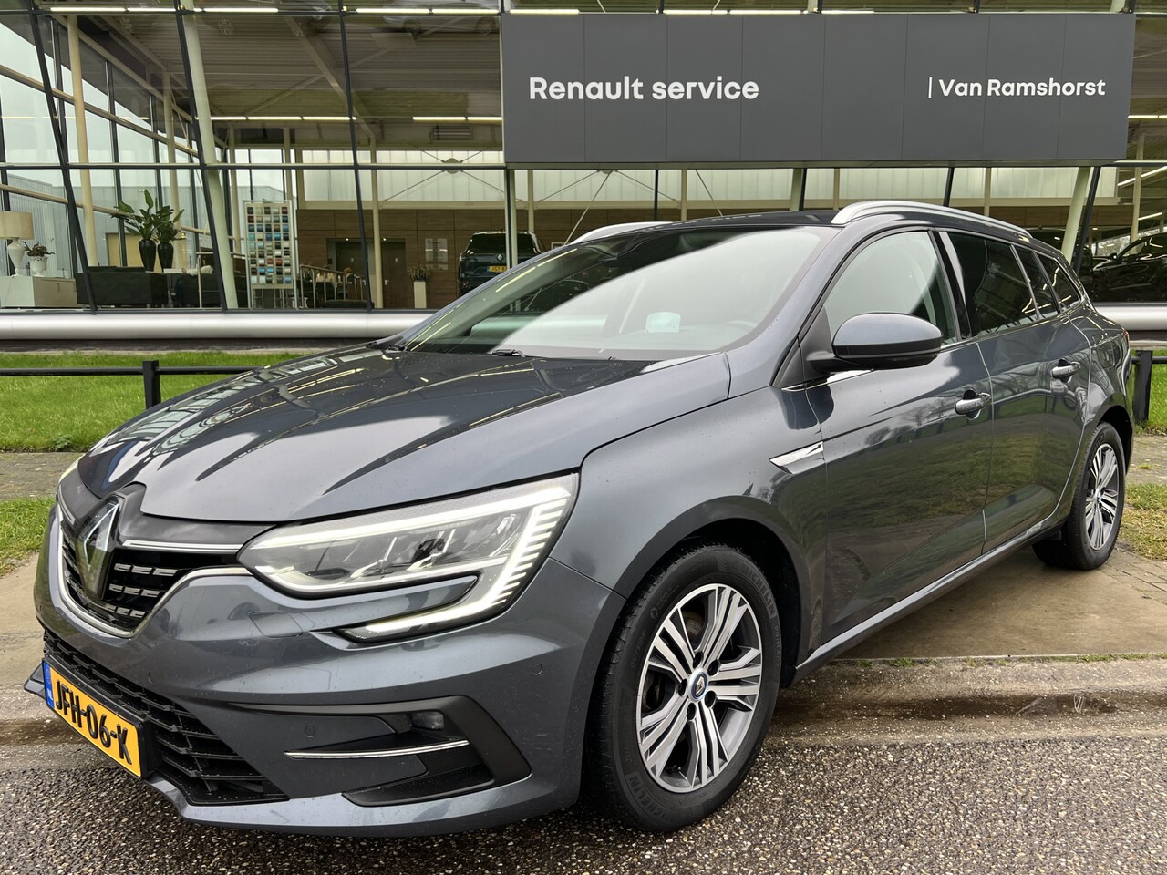 Renault Mégane E-Tech - Estate 1.6 Plug-In Hybrid 160 PK Intens / Automaat / Camera / Stoelverw. / Keyless / 16'' - AutoWereld.nl