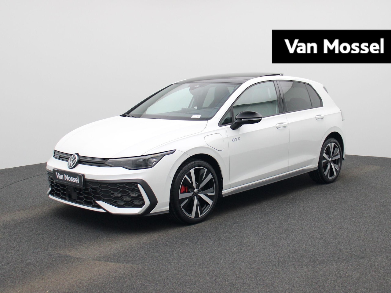 Volkswagen Golf - 1.5 eHybrid GTE 272 PK | Automaat | Plug-In | Panorama Dak | Volledig Leder | Sport Pakket - AutoWereld.nl