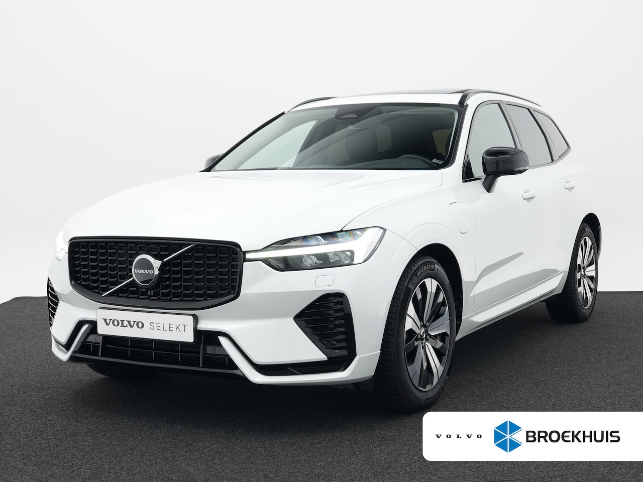 Volvo XC60 - 2.0 T6 Plug-in hybrid AWD Plus Dark | Luchtvering | Panoramadak | Leder | Elek stoel | Cam - AutoWereld.nl
