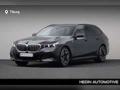 BMW 5-serie Touring - 530e | Harman-Kardon sound system | Glazen panoramadak | Trekhaak met elektrisch wegklapba