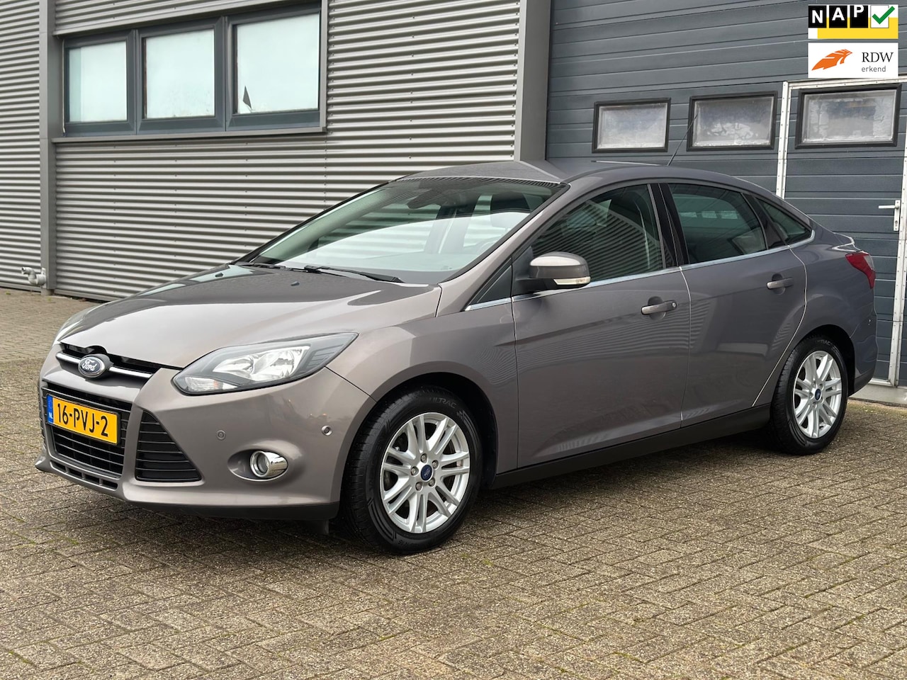 Ford Focus - 1.6 TI-VCT First Edition NWE APK - DEALER ONDERHOUDEN - TREKHAAK!! - AutoWereld.nl