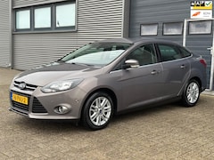 Ford Focus - 1.6 TI-VCT First Edition NWE APK - DEALER ONDERHOUDEN - TREKHAAK