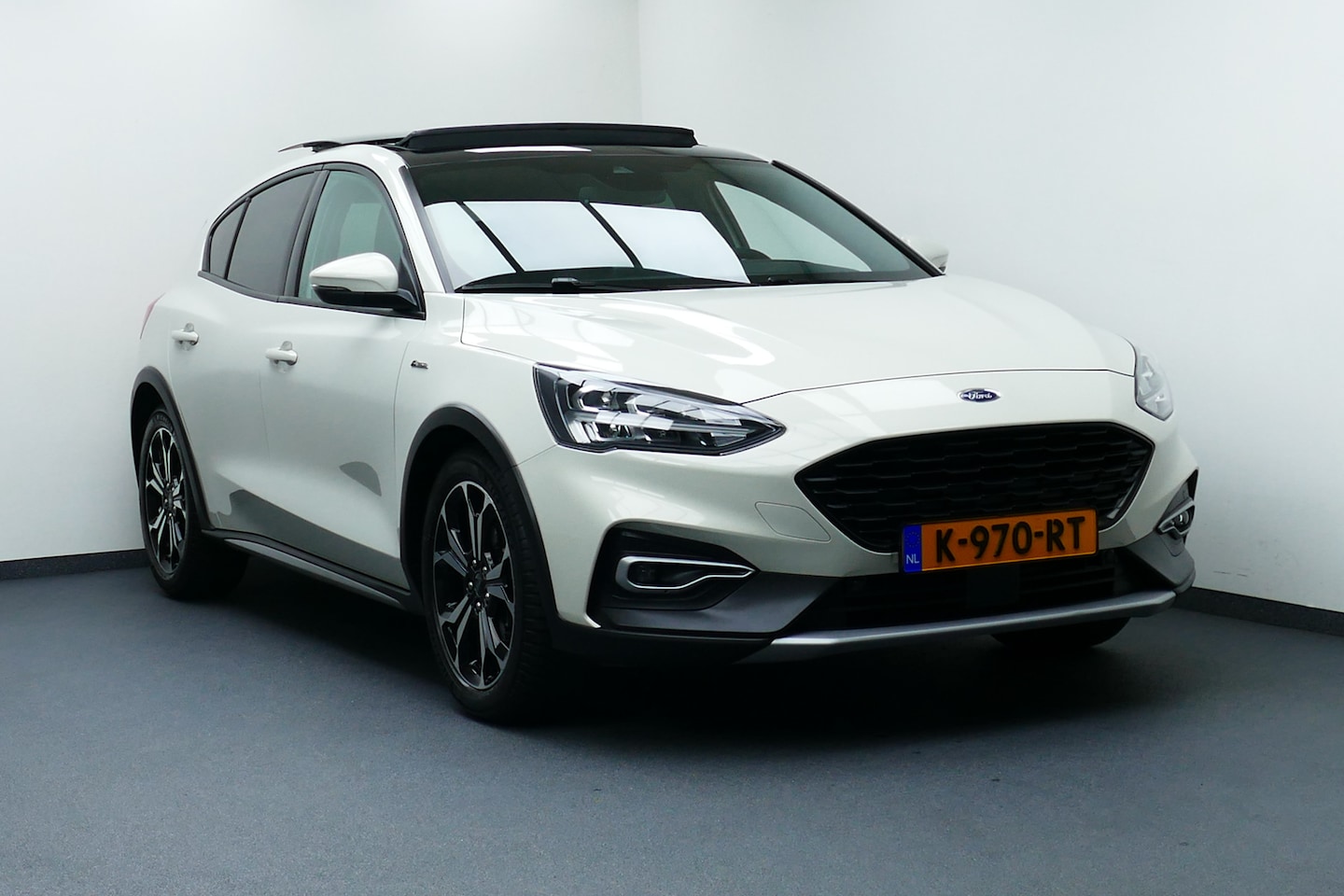 Ford Focus - 1.0 124Pk EcoBoost Hybrid Active X Business. Panodak, Camera, Stoel&StuurVerw, 18"LMV, Haa - AutoWereld.nl