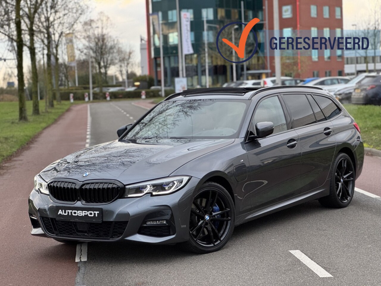 BMW 3-serie Touring - 330e M-Sport Pano Laser 360 Camera HUD - AutoWereld.nl
