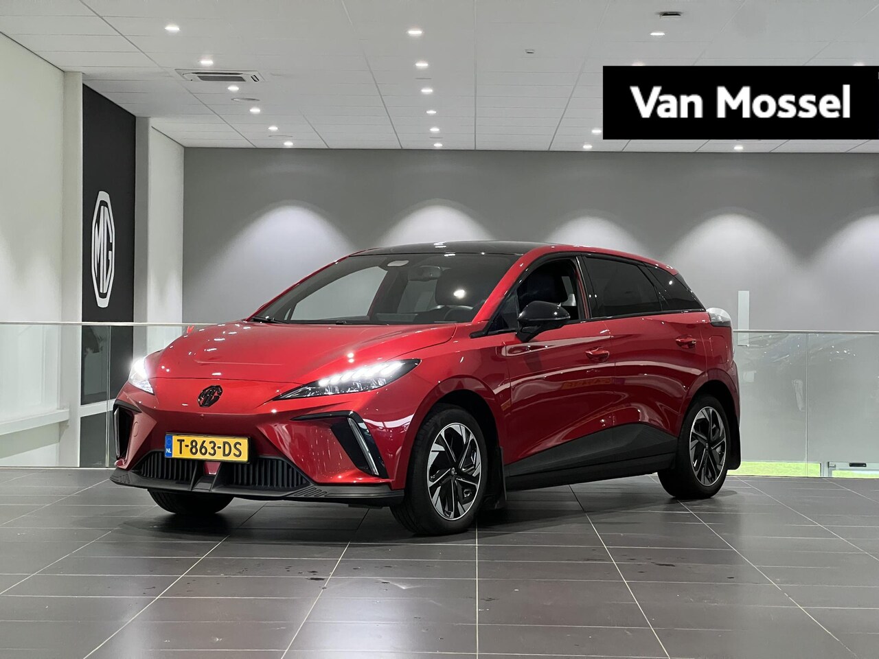 MG MG4 - Luxury 64 kWh Long Range | 1e eigenaar | Navi | Camera | Trekhaak | Led Koplampen | Apple - AutoWereld.nl