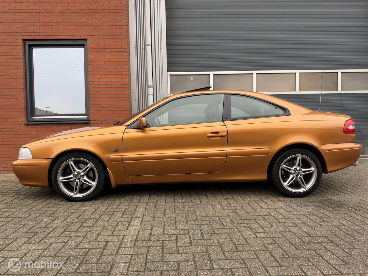 Volvo C70 Coupé - 2.3 T-5 Intro-Line - Saffron Pearl - AutoWereld.nl