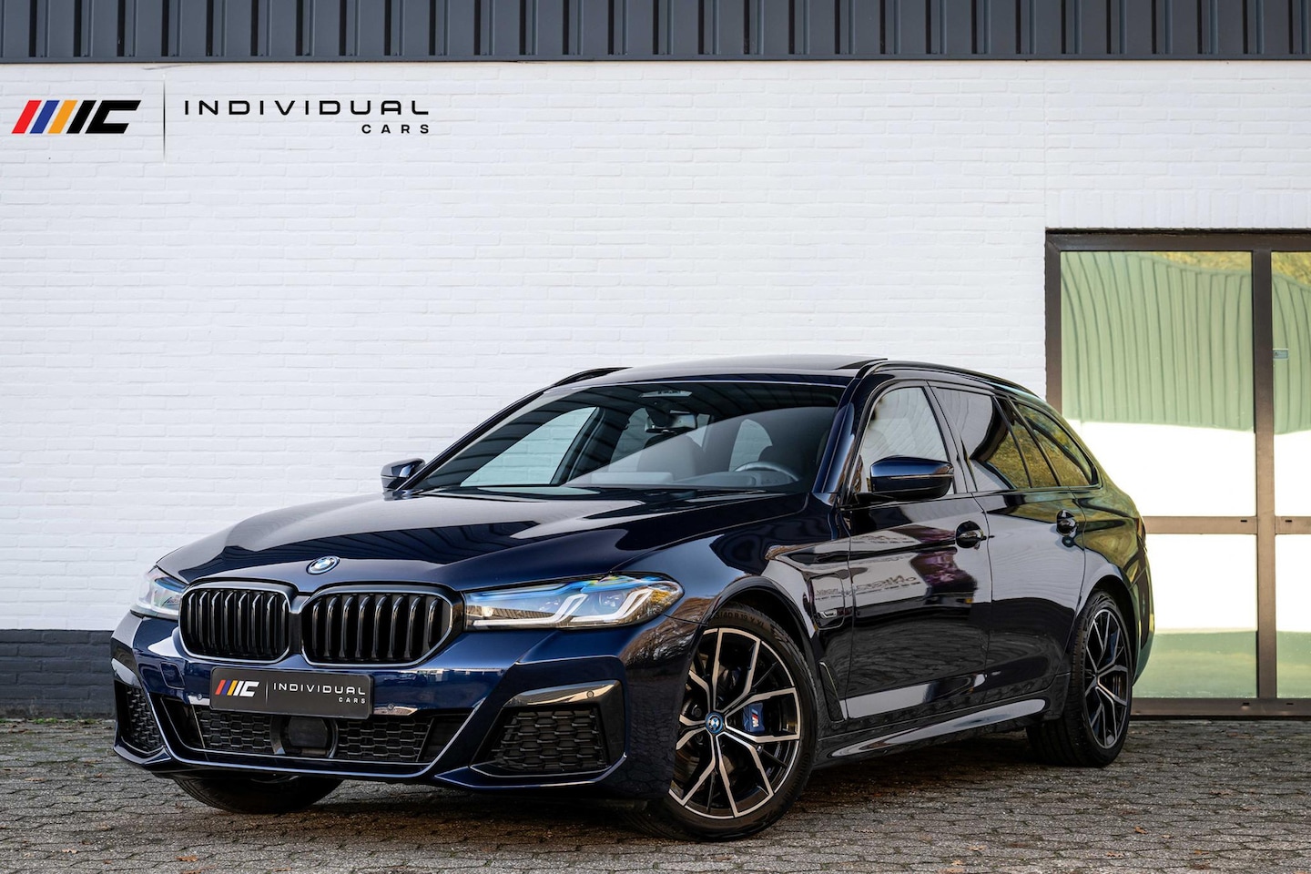 BMW 5-serie Touring - 530e xDrive M-Sport 4-Wielsturing Massage Laser - AutoWereld.nl