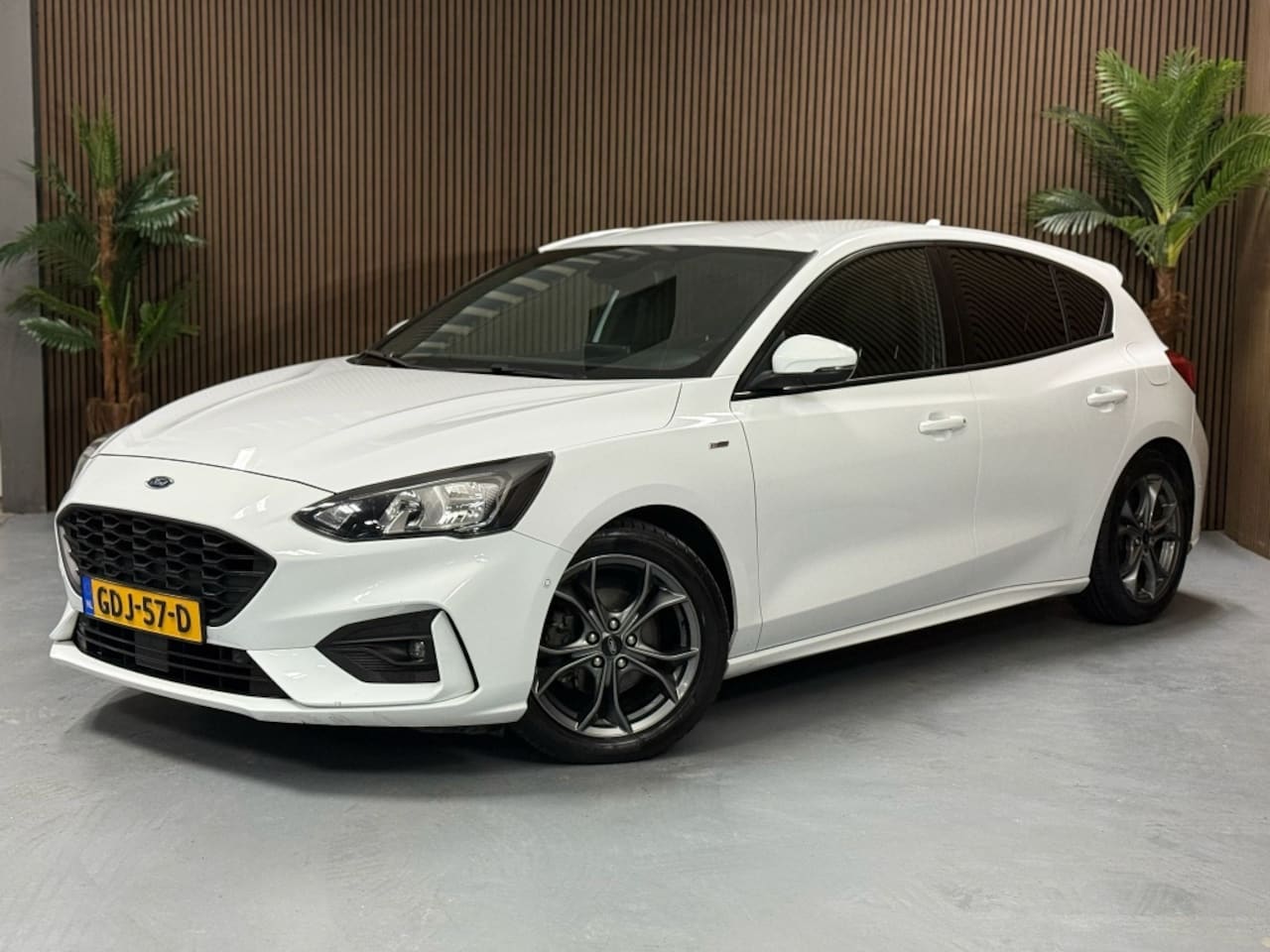 Ford Focus - 1.0 EcoB. ST L. Bns - AutoWereld.nl