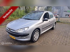Peugeot 206 - 1.6-16V Gentry