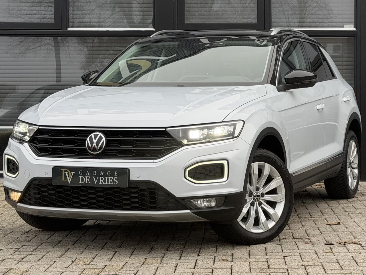 Volkswagen T-Roc - 1.5 TSI Sport Business Two Tone ACC Virtual CarPlay Garantie - AutoWereld.nl